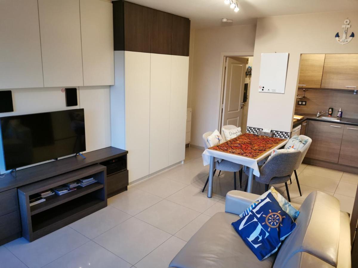Splendid Seaview - Ostend Luxury Studio 4 persons at beach and sea - Housity