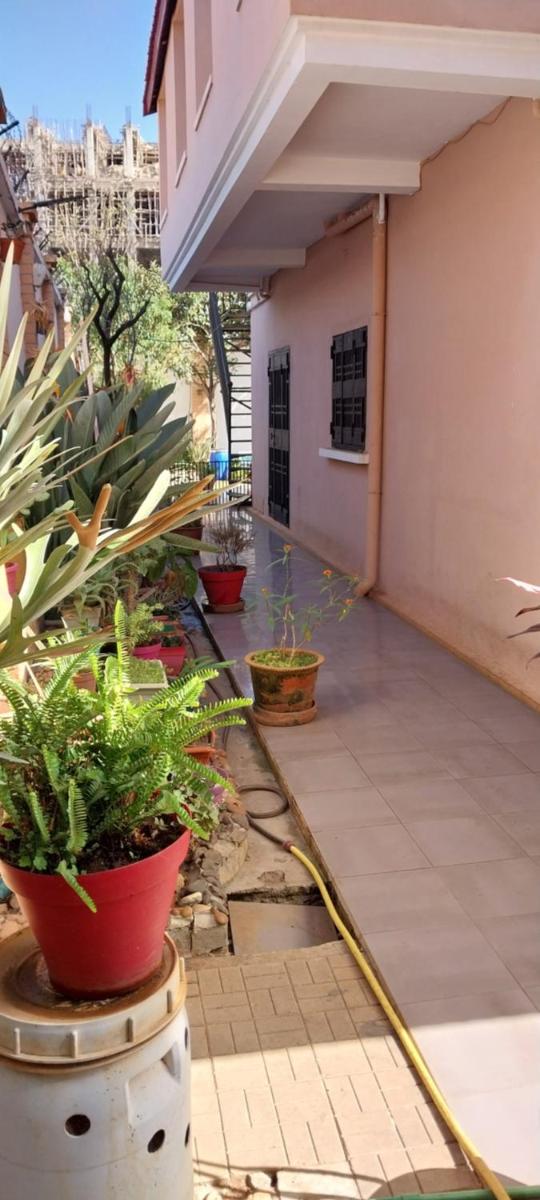 Guest House - Antananarivo - Ambatobe - Housity