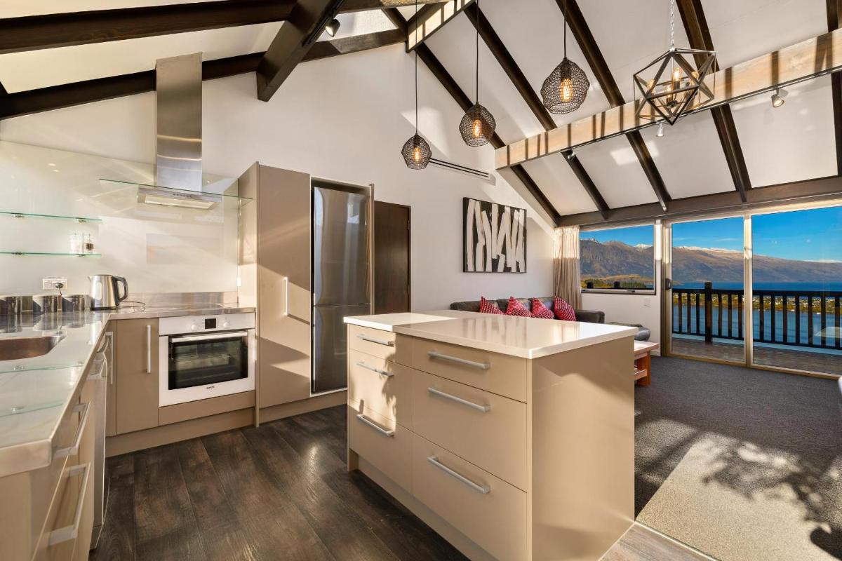 Lake Views / Close to Town - Hizvo