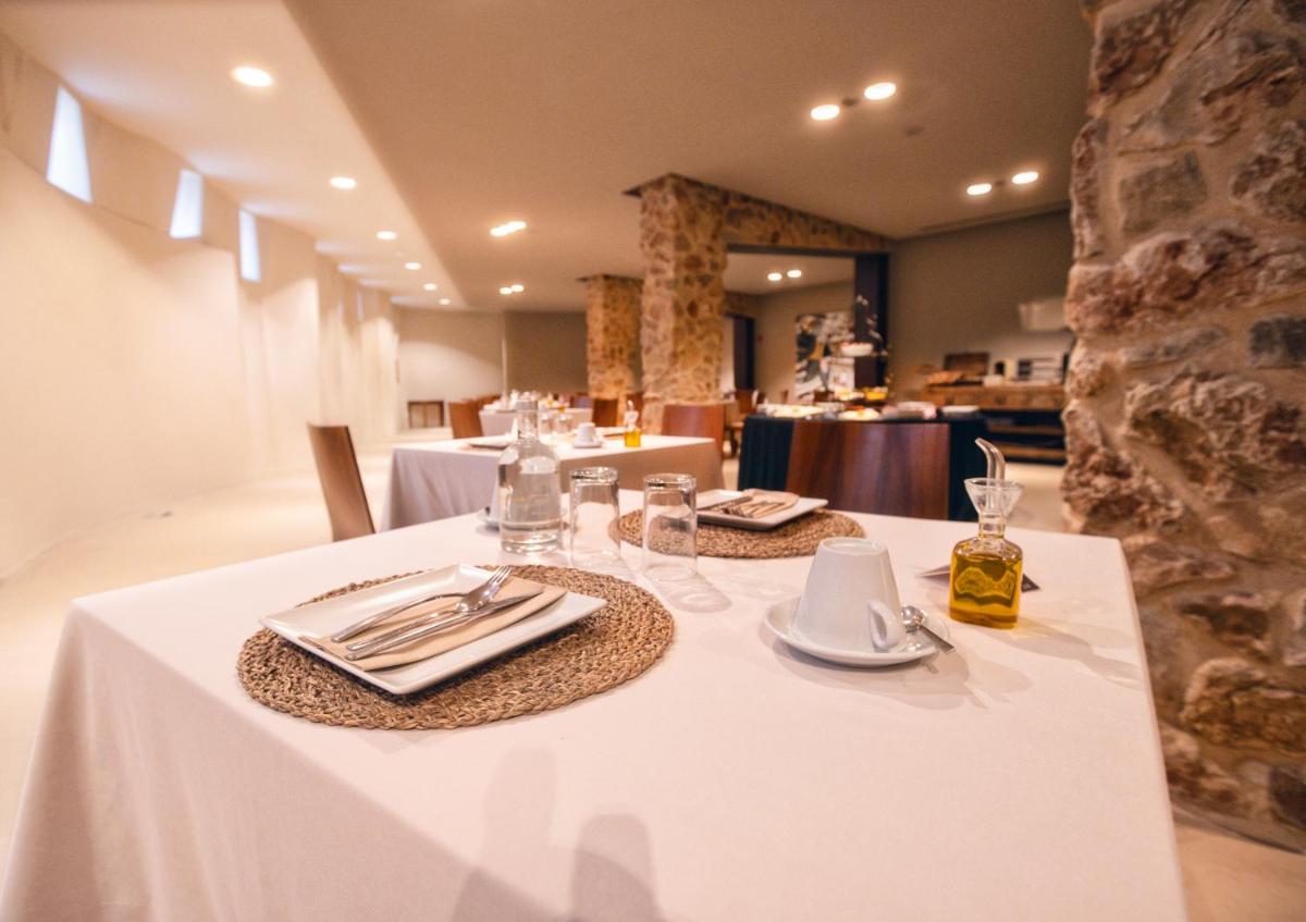 Comida en o cerca de este hotel