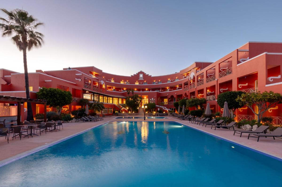 A piscina em ou perto de Belavista Da Luz - Wellness & Lifestyle Hotel