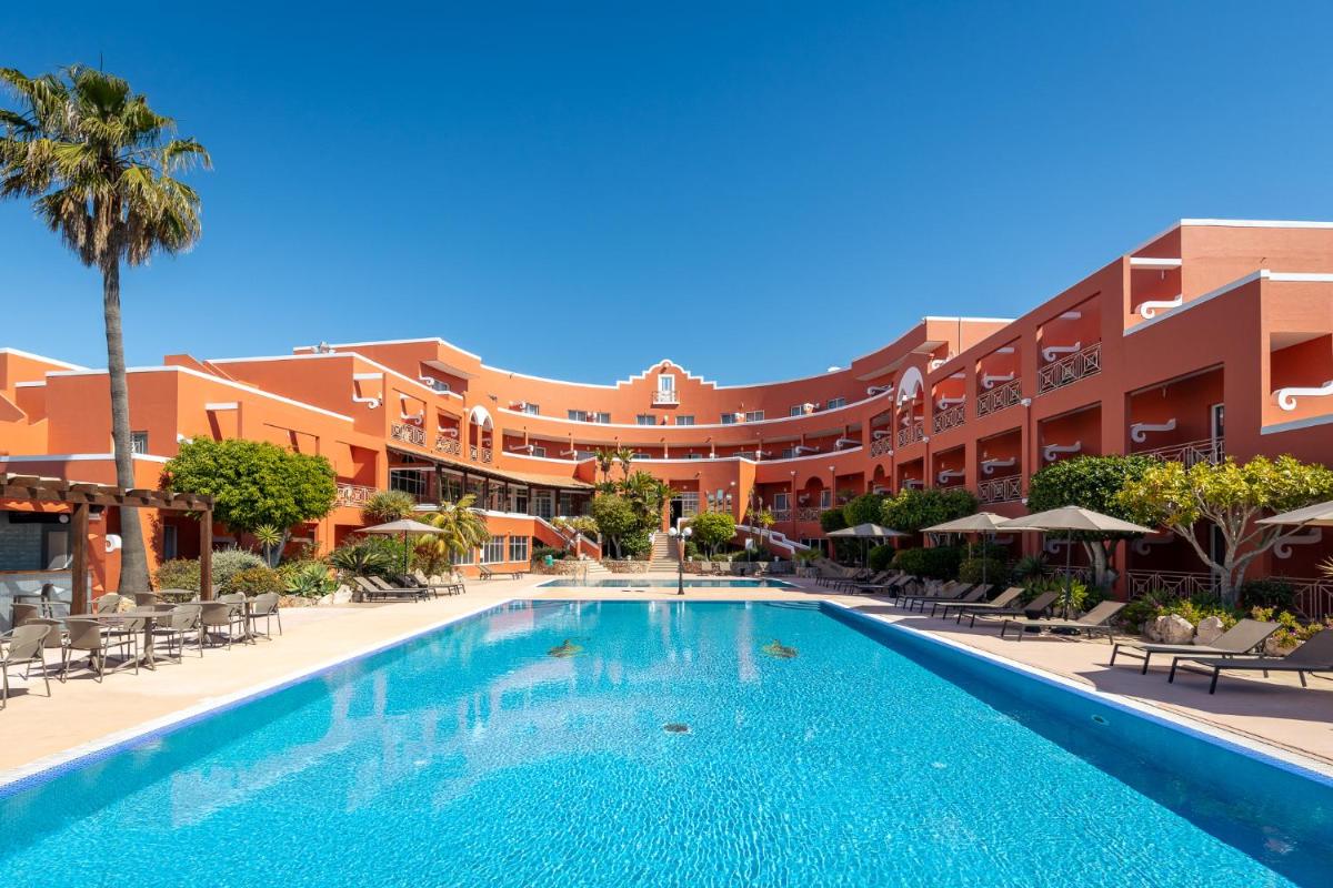 A piscina em ou perto de Belavista Da Luz - Wellness & Lifestyle Hotel