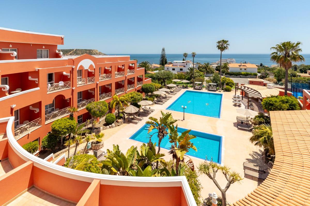 A piscina em ou perto de Belavista Da Luz - Wellness & Lifestyle Hotel