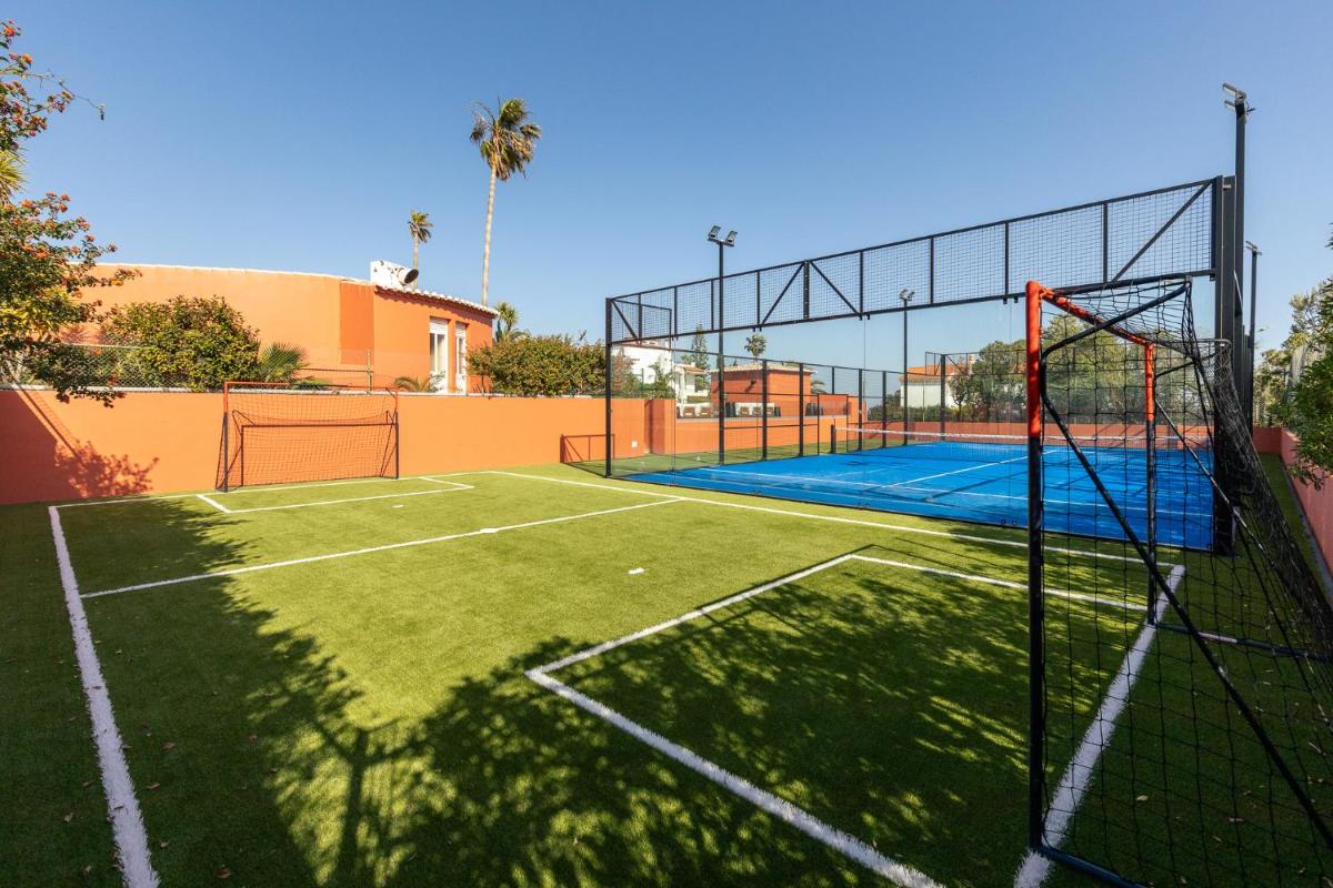 Comodidades para jogar ténis e squash em Belavista Da Luz - Wellness & Lifestyle Hotel ou nas proximidades