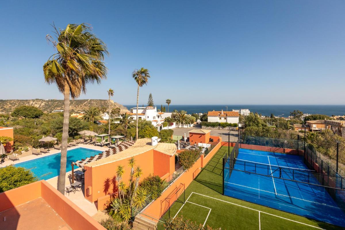 A piscina em ou perto de Belavista Da Luz - Wellness & Lifestyle Hotel