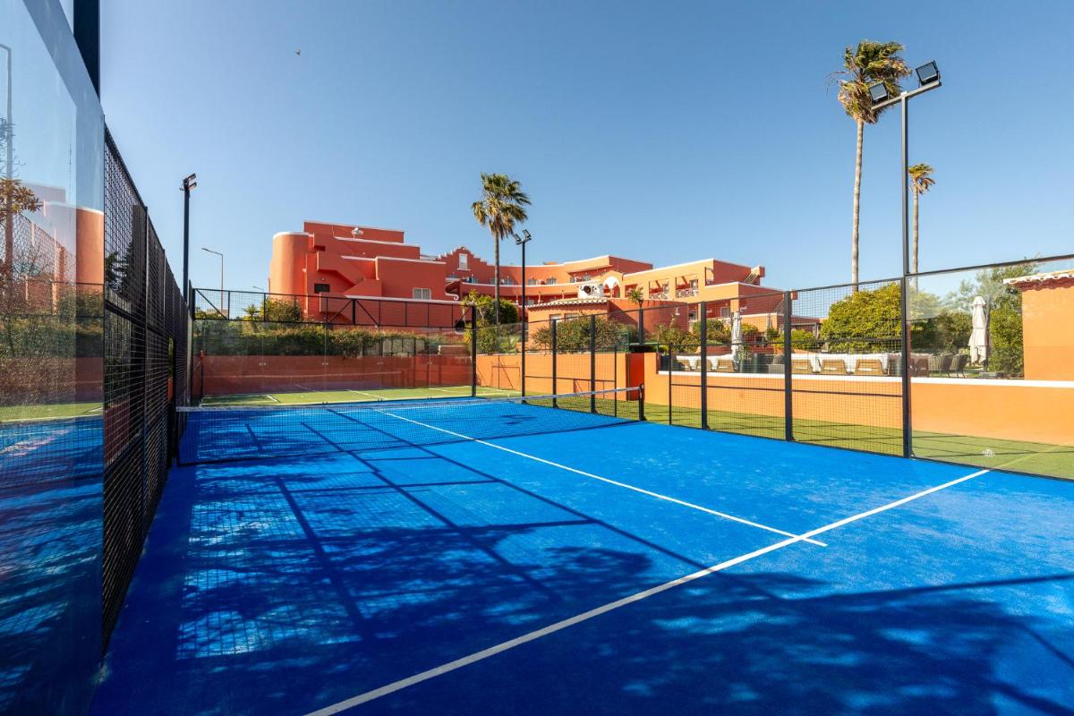 Comodidades para jogar ténis e squash em Belavista Da Luz - Wellness & Lifestyle Hotel ou nas proximidades