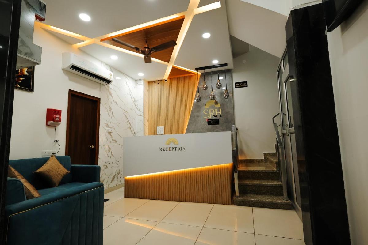 Sunrise Hotel - Housity