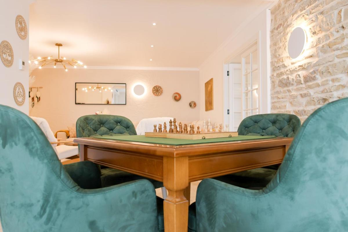 Coin salon dans l'établissement Les Rêveries du Clos POMMARD Vignes & SPA& Dégustation