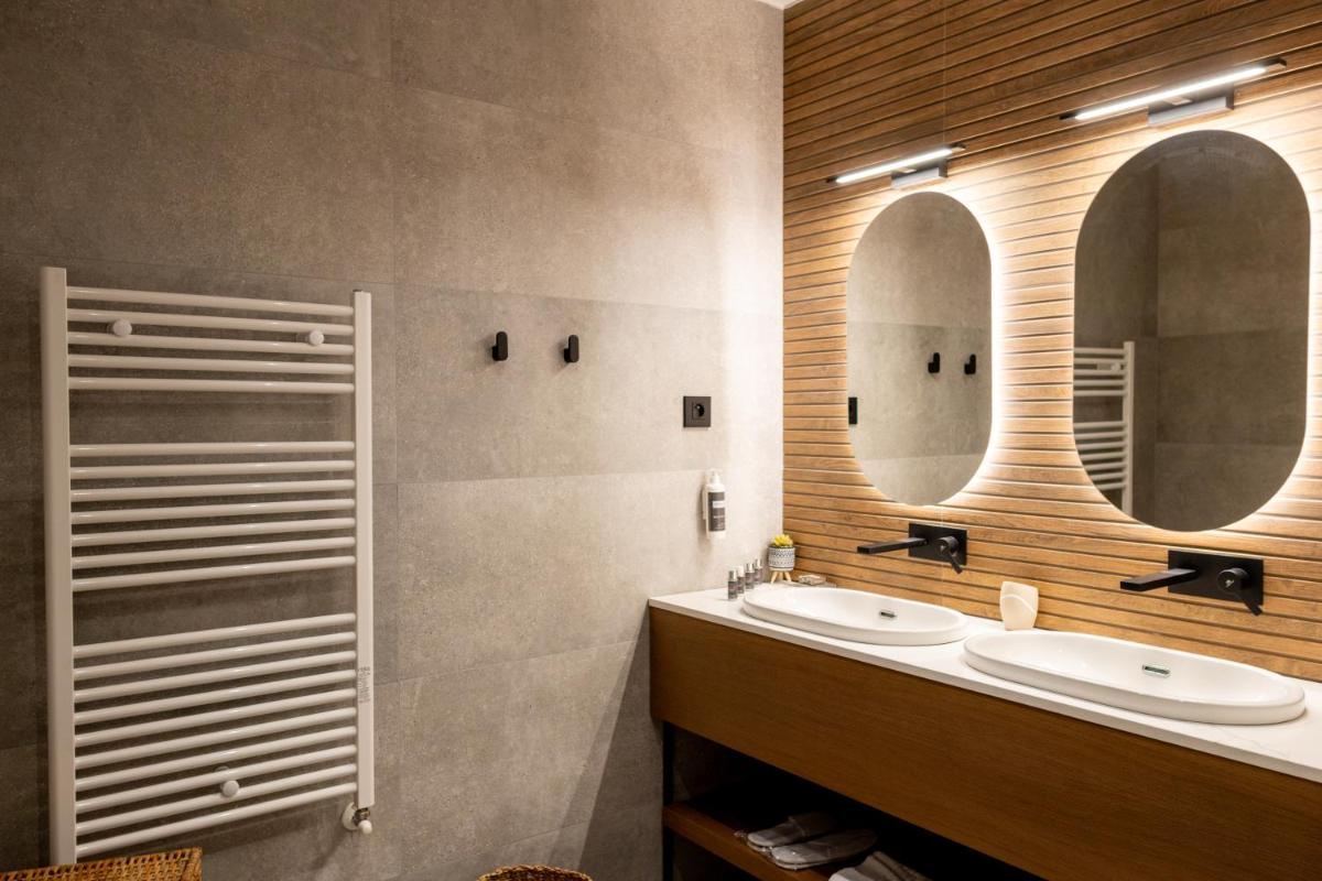 Salle de bains dans l'établissement Les Rêveries du Clos POMMARD Vignes & SPA& Dégustation