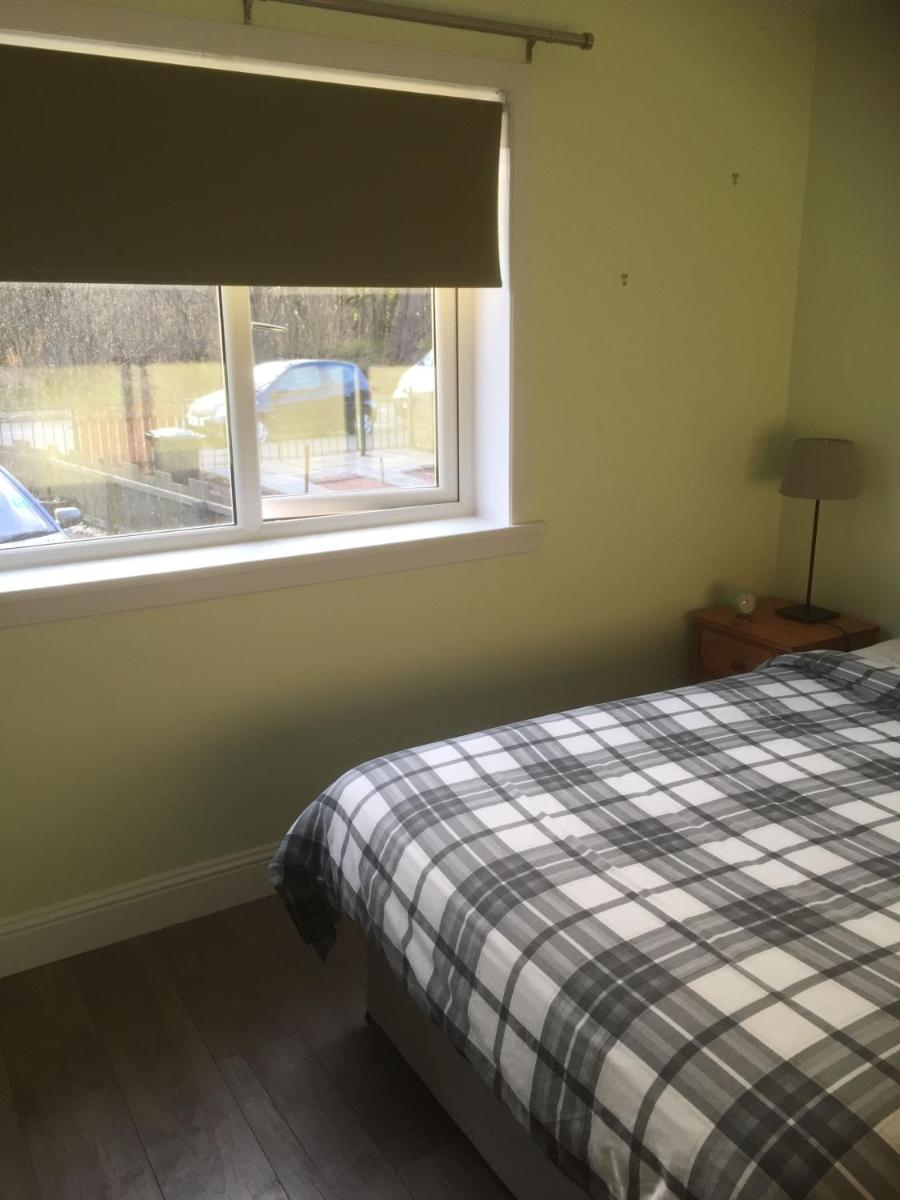 Room in Guest room - Cozy Furnished Double Bedroom in Charming Lower Villa Apartment - Housity