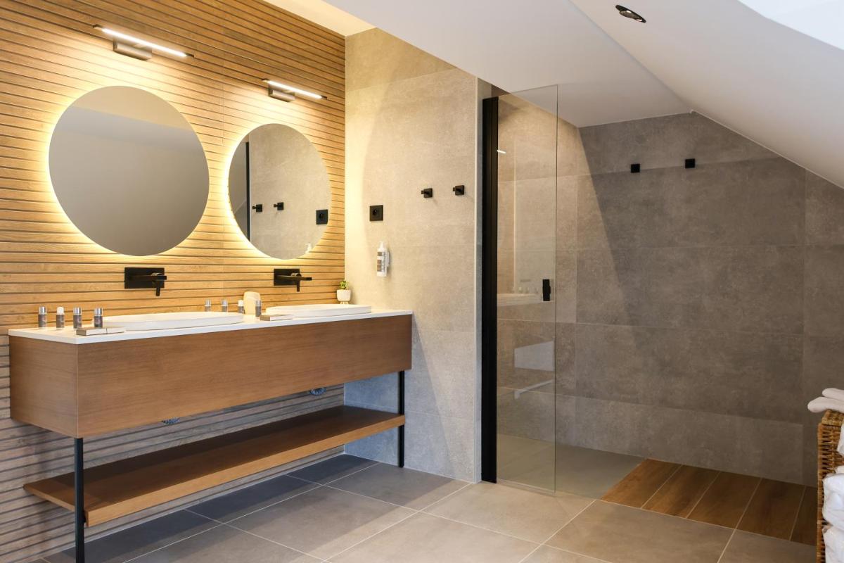 Salle de bains dans l'établissement Les Rêveries du Clos POMMARD Vignes & SPA& Dégustation