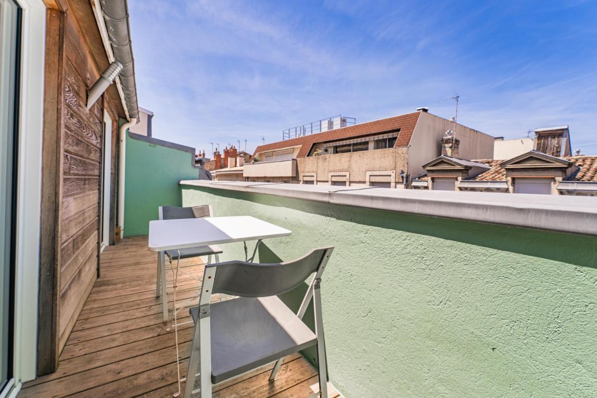 Suitetrails - Superbe Studio Climatise avec Terrasse en Hyper Centre