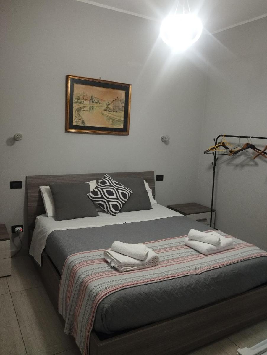 Johnny Home - Housity