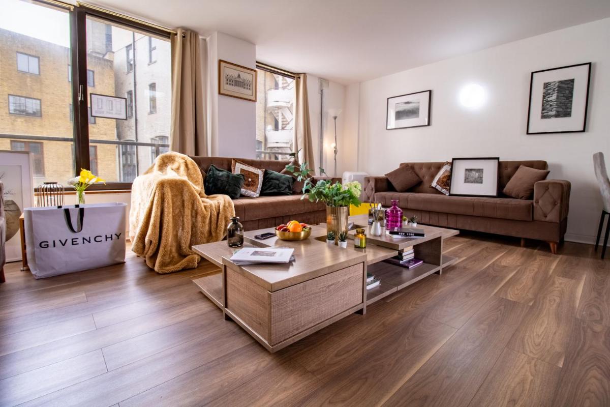 Spacious 2-Bedroom Apartment in Piccadilly 6100P - Housity