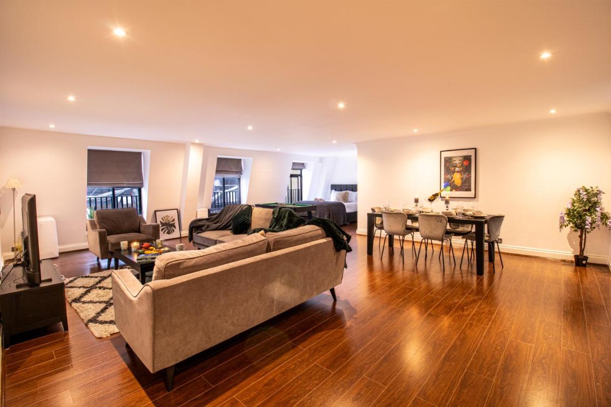 OLD Spacious 2 Bedroom Flat With Pool Table Opposite Green Park 7 - Housity