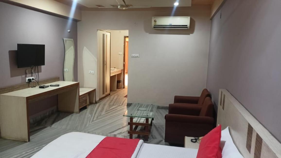 Hotel Shri Krishn - Housity