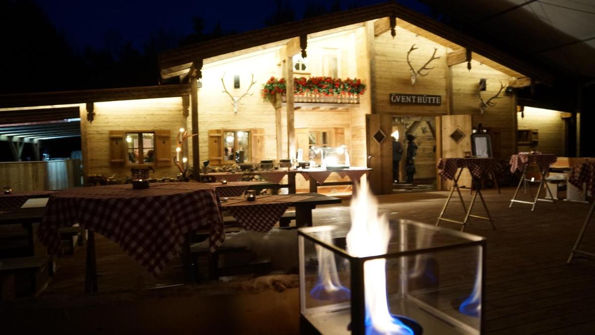 Ein Restaurant oder anderes Speiselokal in der Unterkunft Der Öschberghof - Die 101 besten Hotels