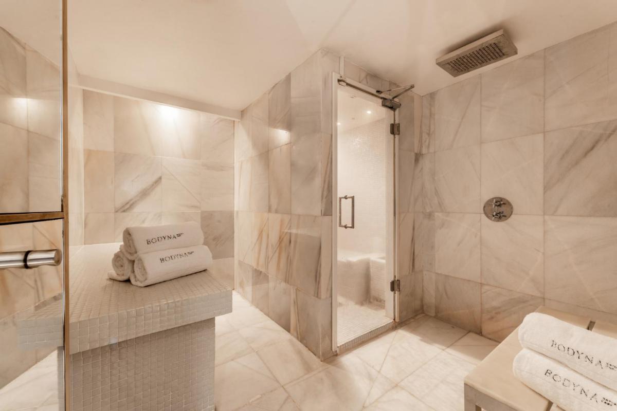 Un baño de Hospes Puerta de Alcalá, a Member of Design Hotels