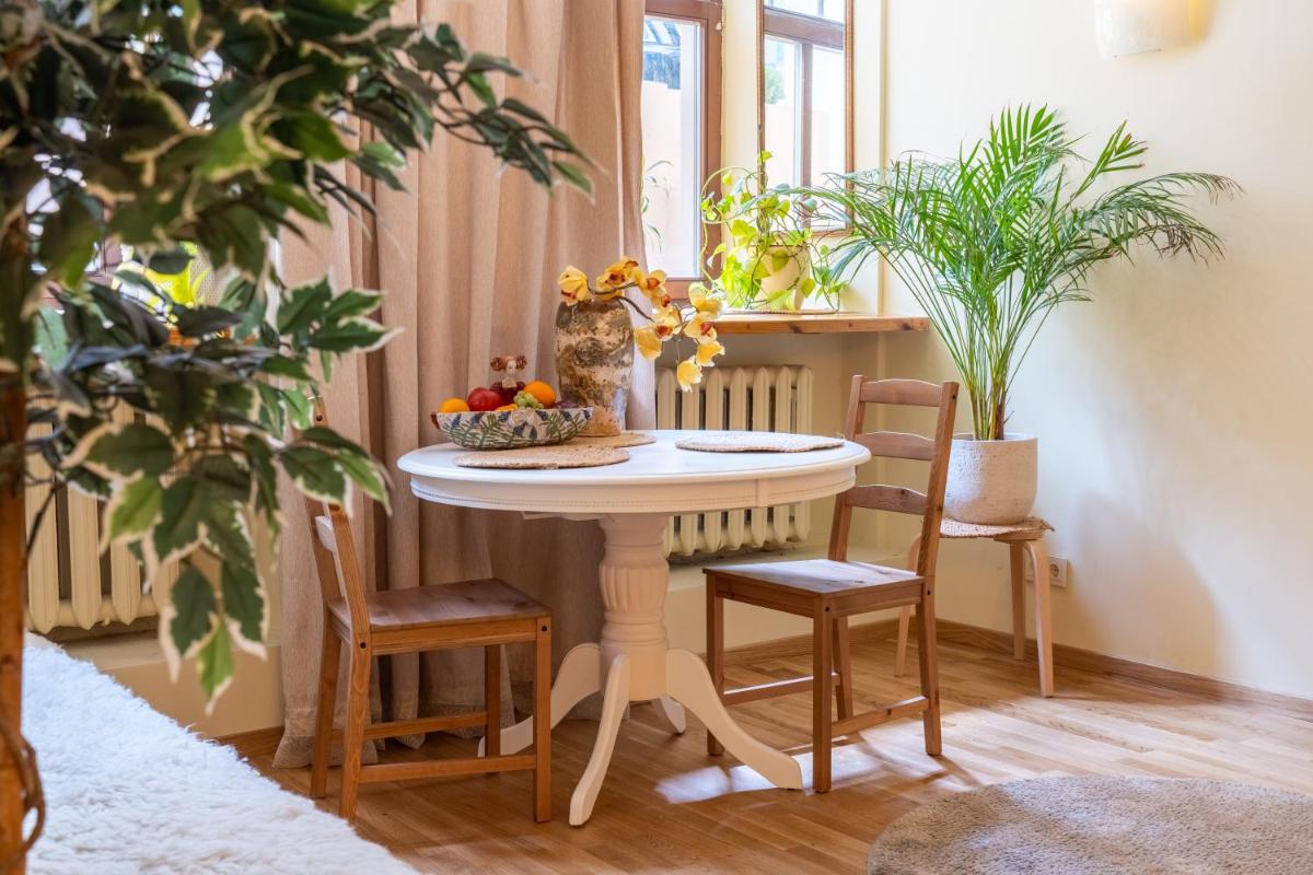 Cozy Suite with Inner Yard - Housity