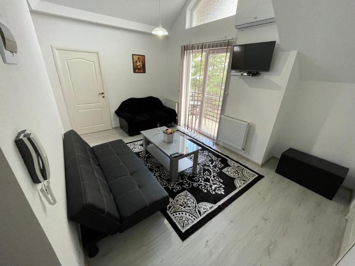 Rebeca Apartament - Housity