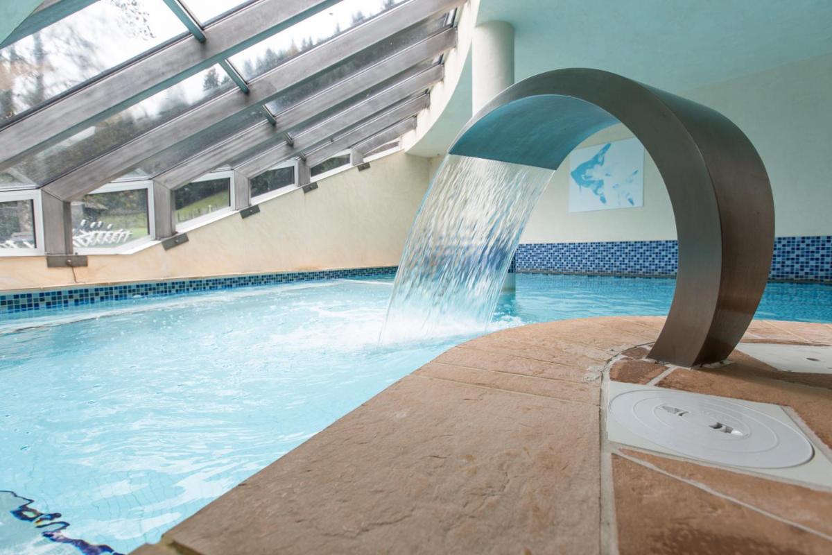 Piscine de l'établissement Hotel Club Le Crêt ou située à proximité