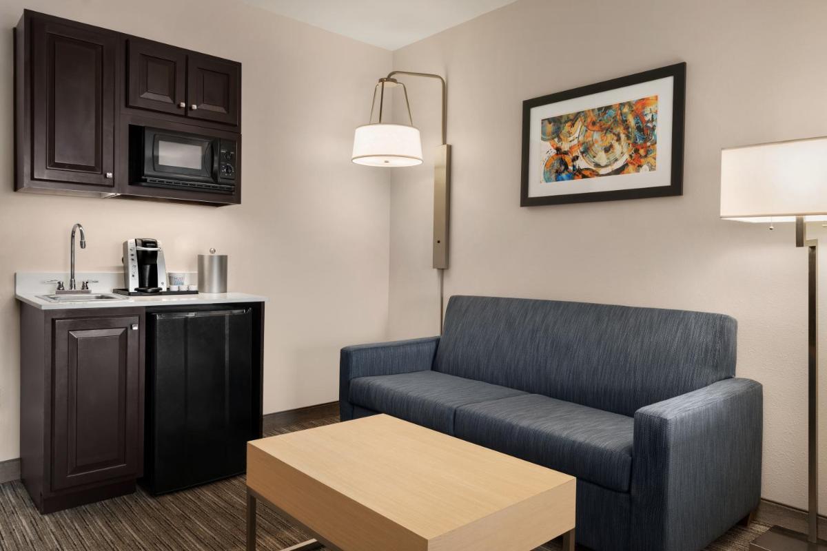 Holiday Inn Express Hotel & Suites Mount Pleasant - Charleston, an IHG Hotel - Housity