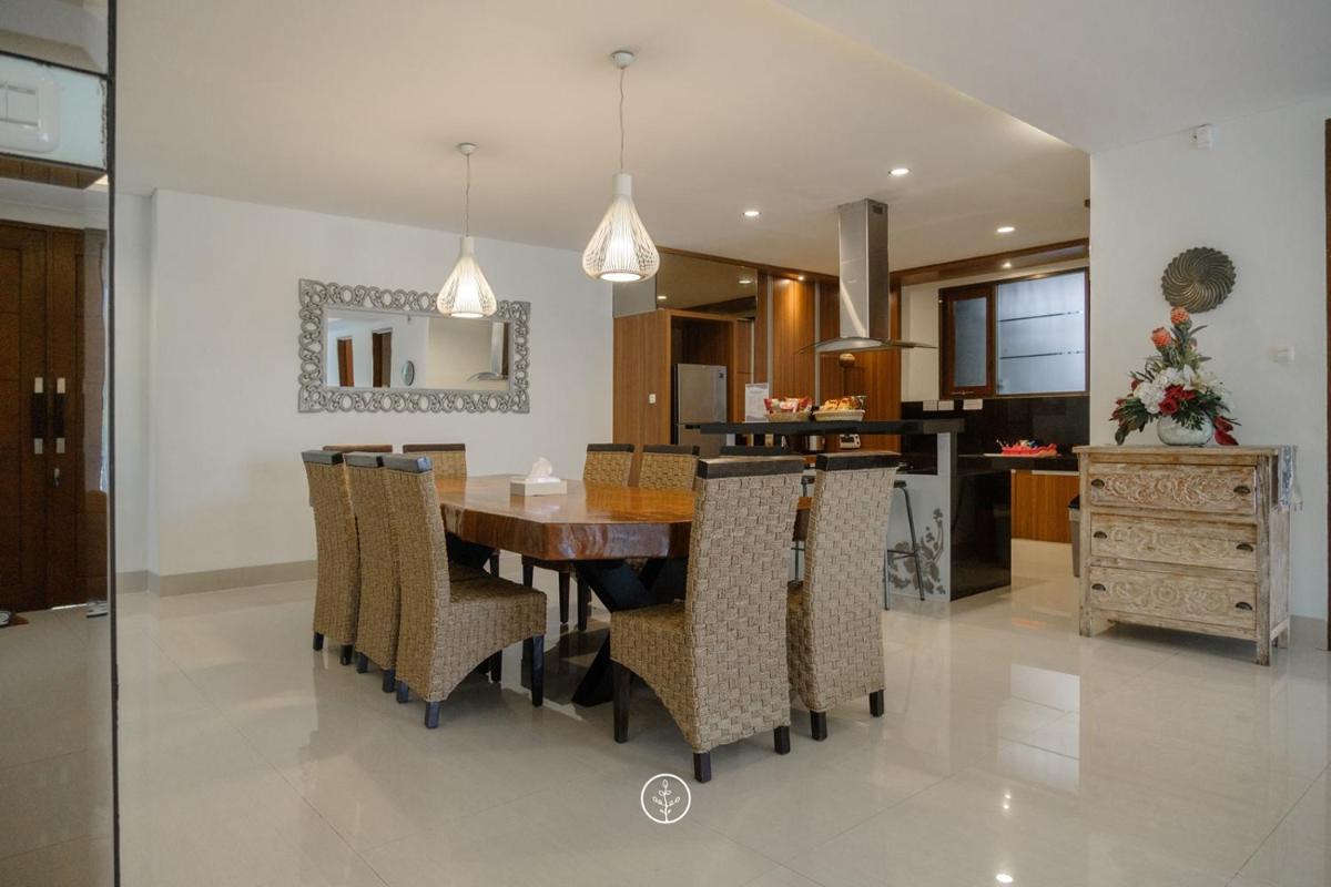 Kencana Villa 7 bedroom with a private pool - Housity