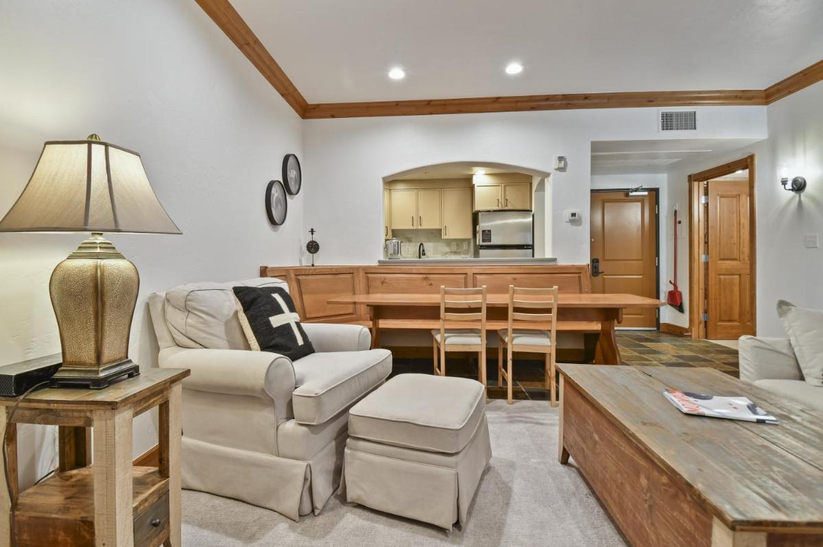 Family Getaway-Pool, Tubing, Skiing, & Ice Castles Villa 1002 villa - Housity