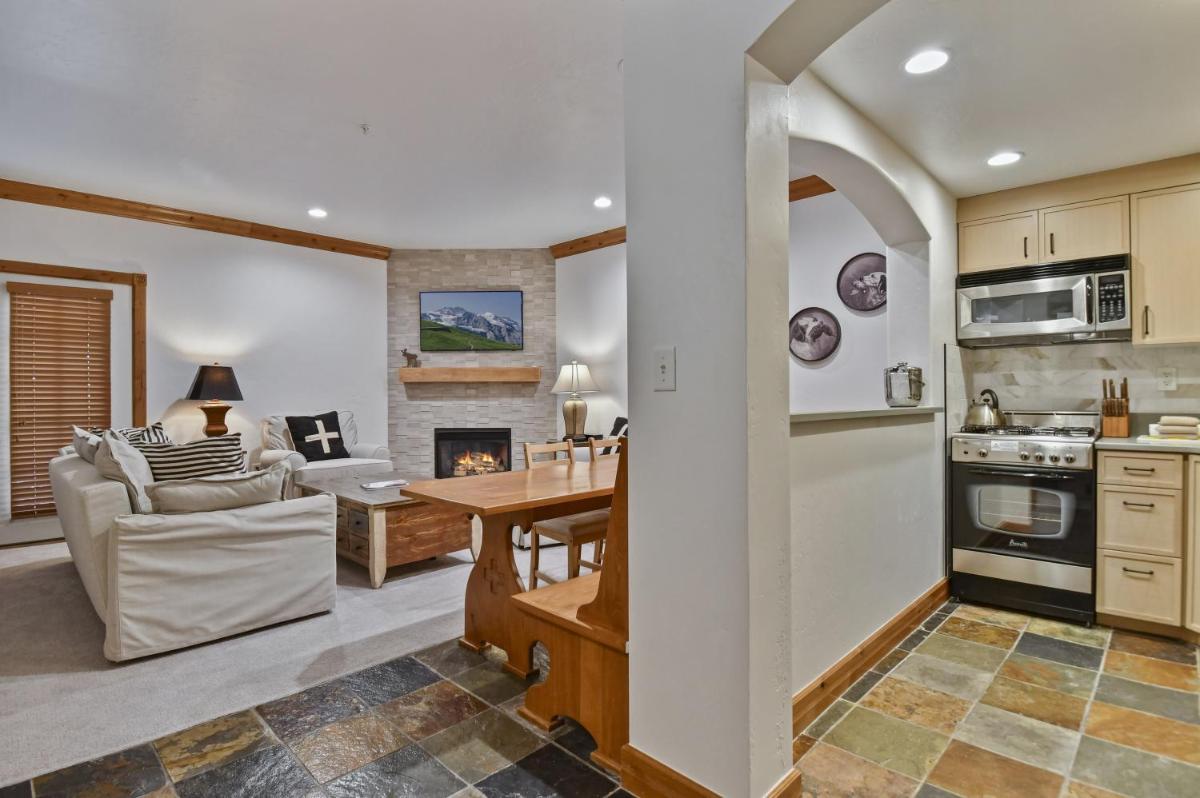 Family Getaway-Pool, Tubing, Skiing, & Ice Castles Villa 1002 villa - Housity