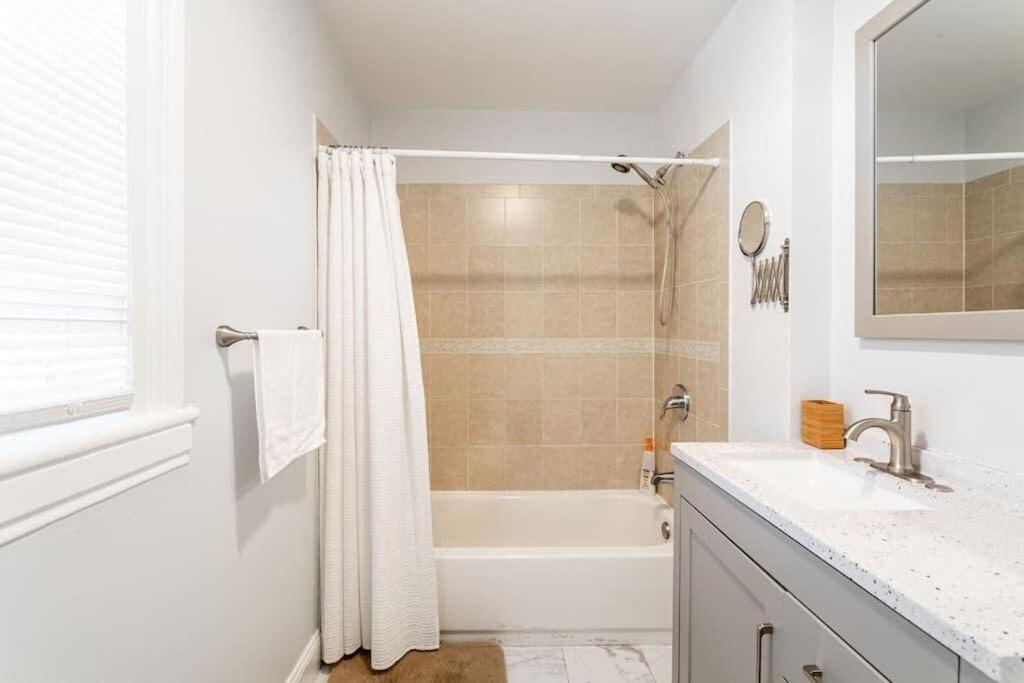 Spacious&Gracious- 5BR Fam-Friendly near I95&Shops - Housity