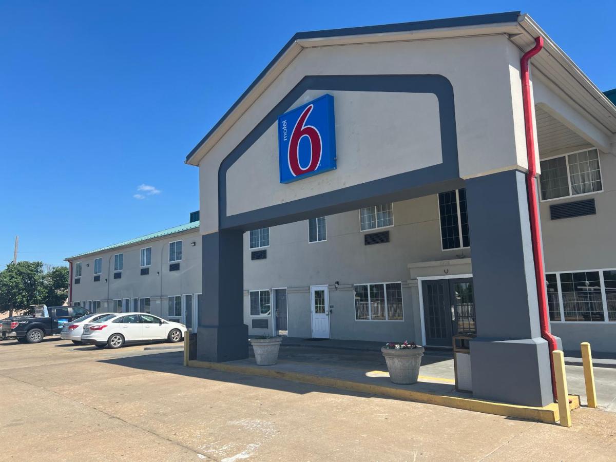 Motel 6 Tulsa, OK Airport - Housity