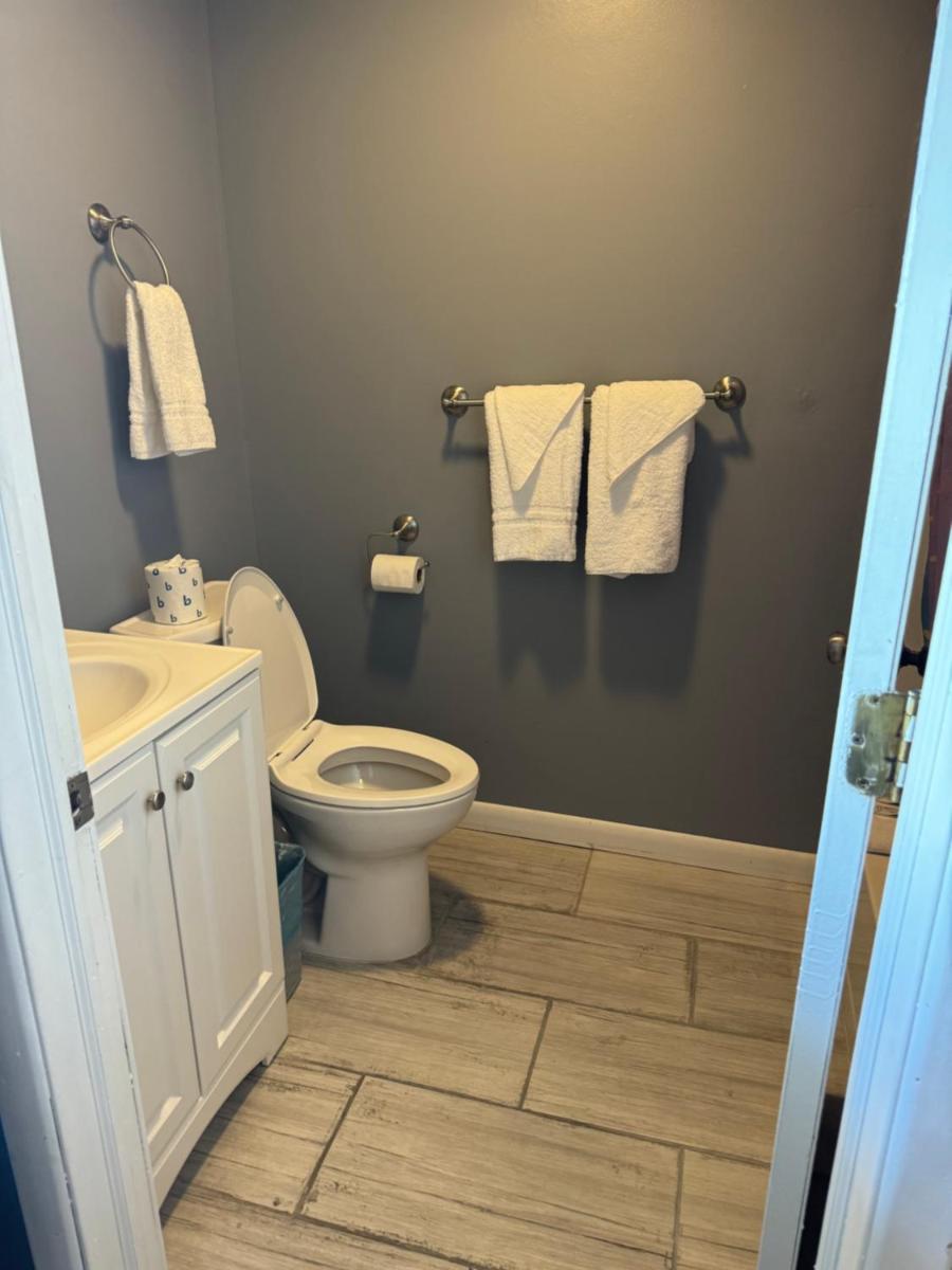 12 Ashworth Ave suites - Housity