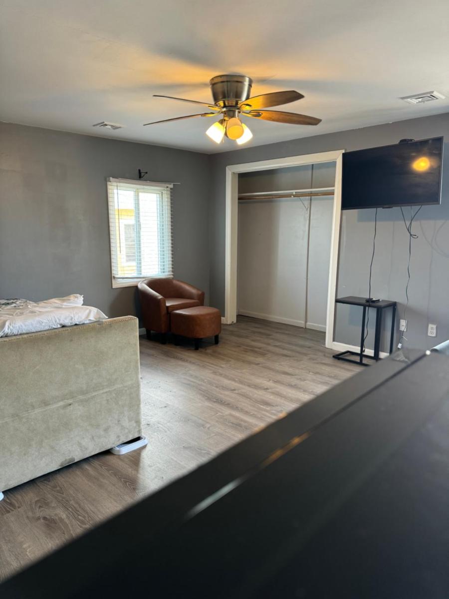 12 Ashworth Ave suites - Housity