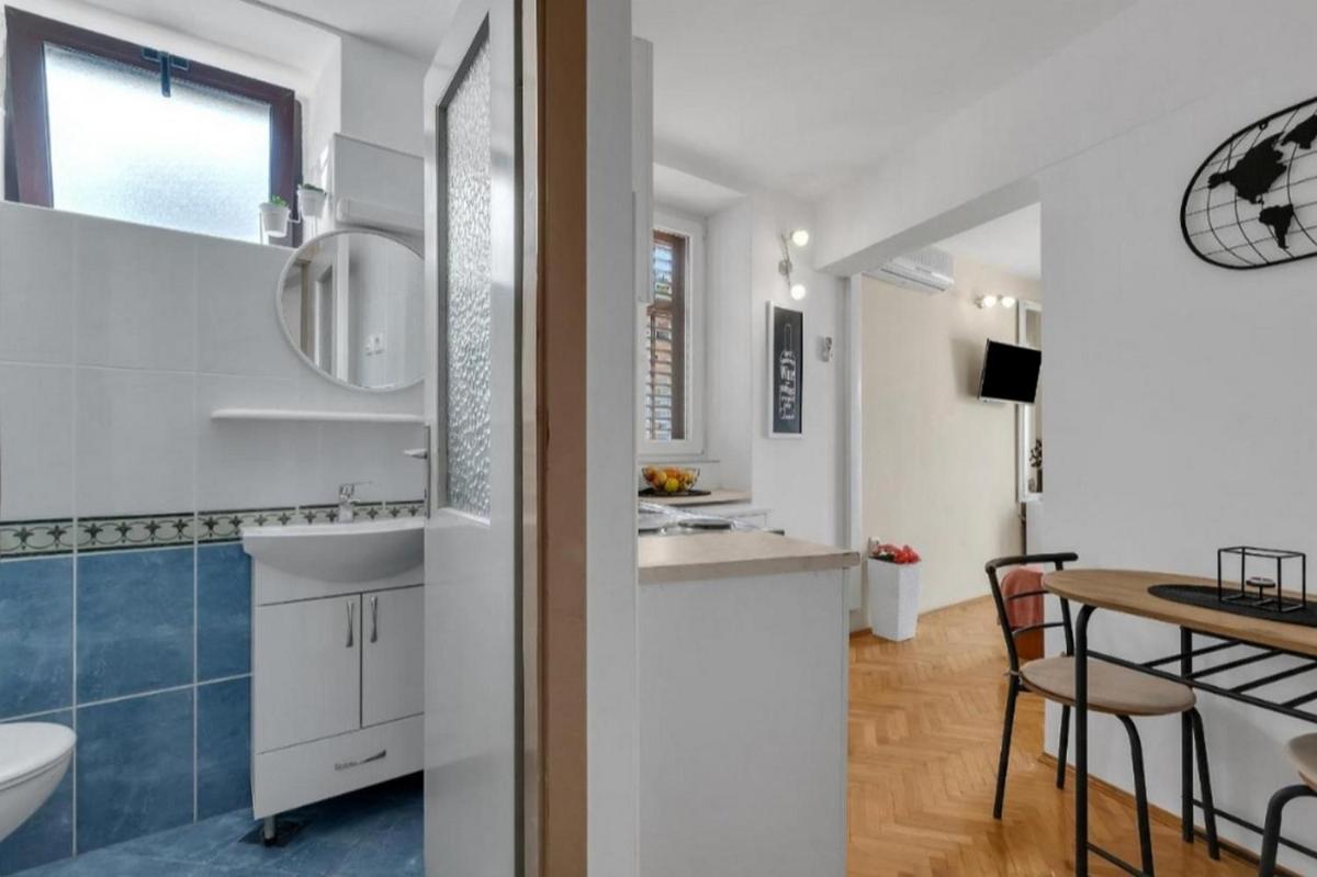 Apartments and rooms by the sea Podgora, Makarska - 2623 - Housity