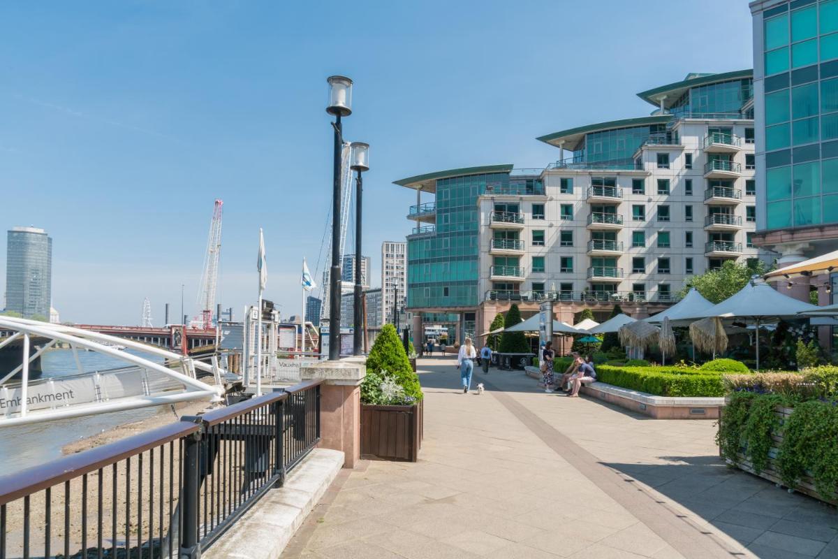 Vauxhall Luxury Manhattan - Housity