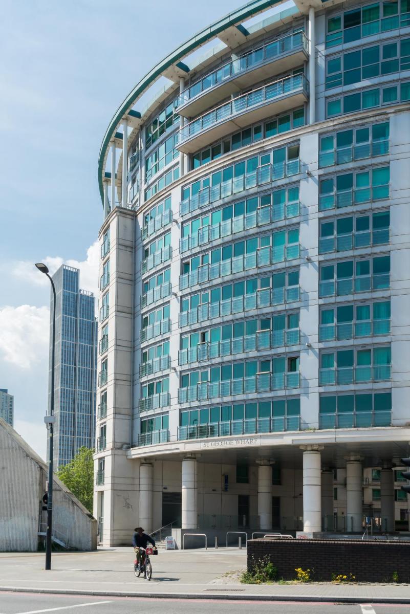 Vauxhall Luxury Manhattan - Housity