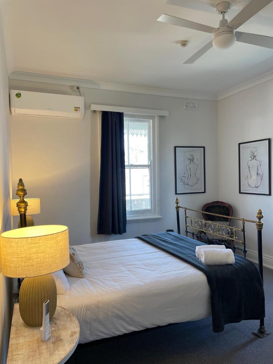 The Bolt Inn - Housity