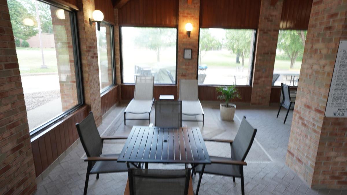Quality Inn - Storm Lake - Housity