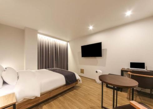 Divine Hotel - Housity
