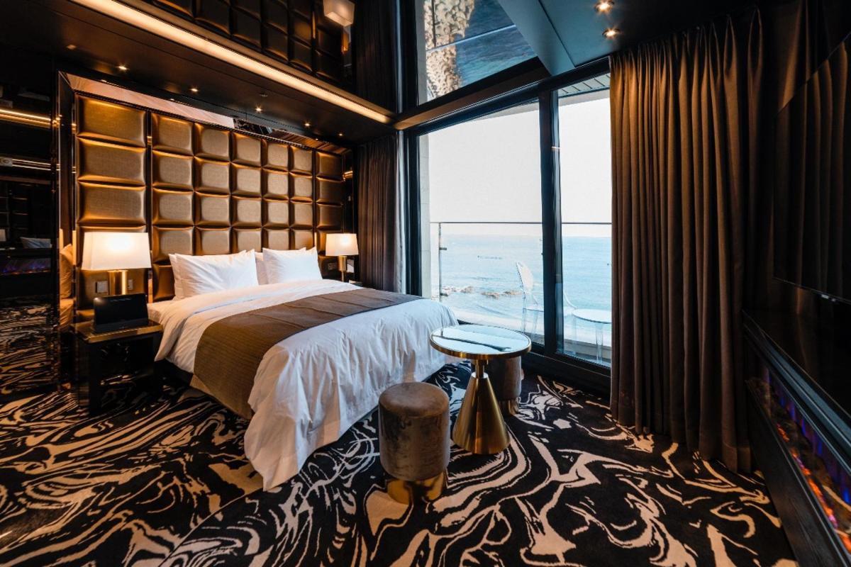 Best Louis Hamilton Hotel Ocean Terrace - Housity