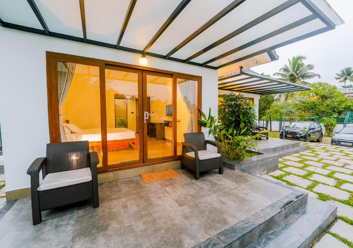 La Riva Lakeside Private Pool Villa Kochi by VOYE HOMES - Housity