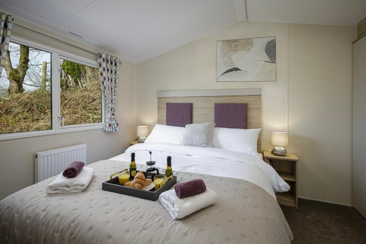 Ribble Heights Holiday Lodge, Stunning Views & Spacious Decking - Housity