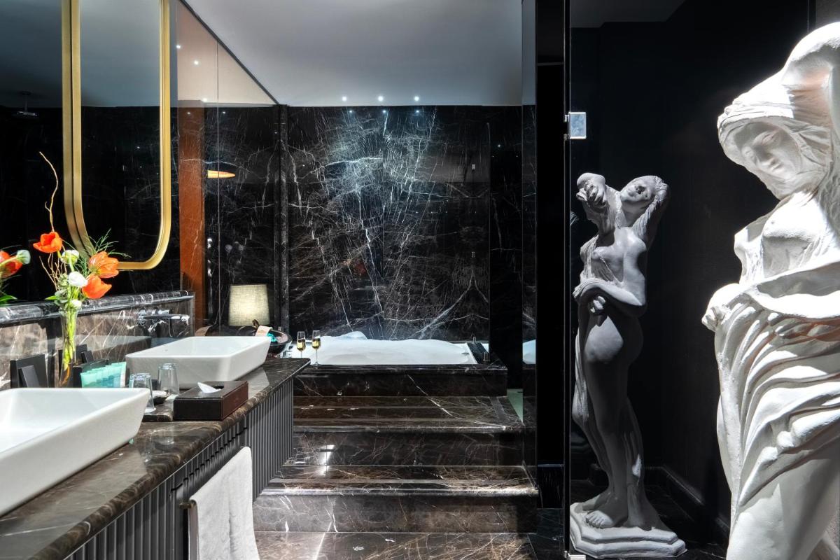 Lords Palace Hotel SPA Casino - Housity