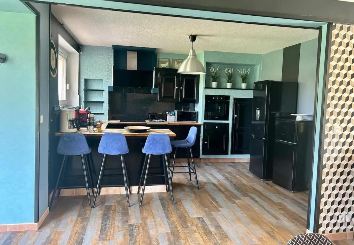 Villa spacieuse Saint Hernin avec spa convivial - Housity