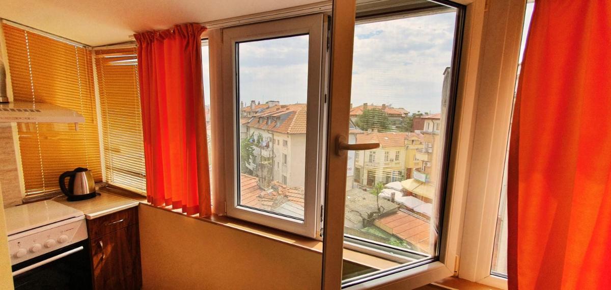 Top Floor Two Bedroom Apartment in Central Burgas - Housity