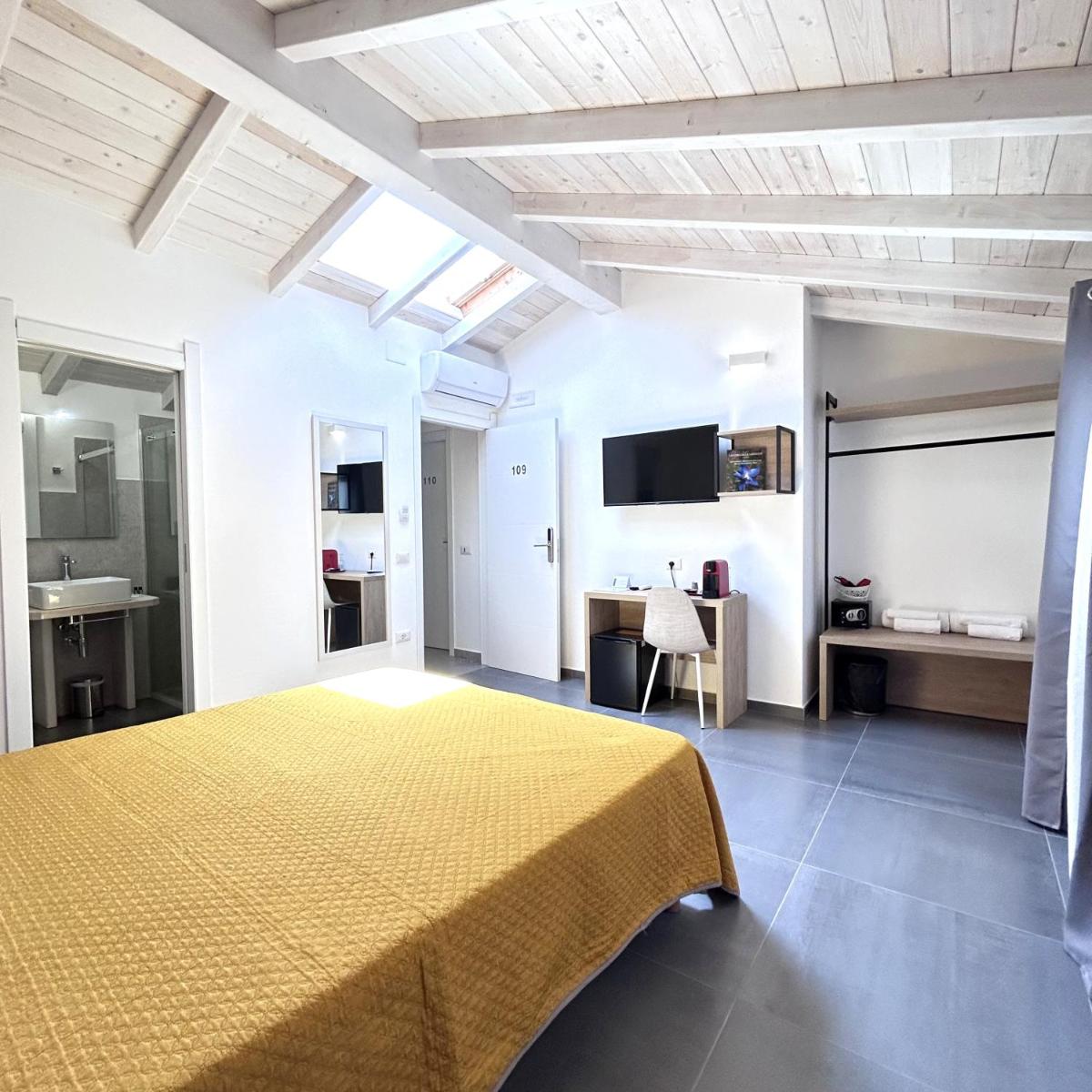 Longevity Hotel - Housity
