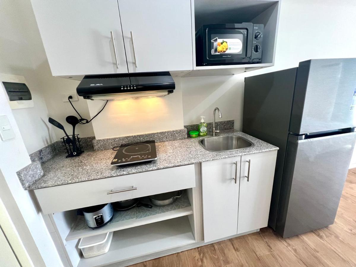 Near Mactan Airport Condo by Isla Stays - Housity
