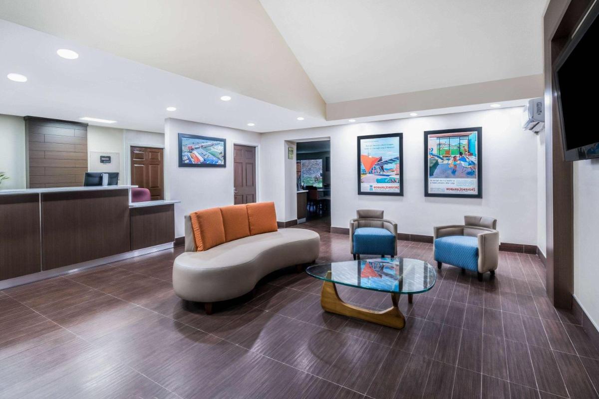 Howard Johnson by Wyndham Dalton - Housity