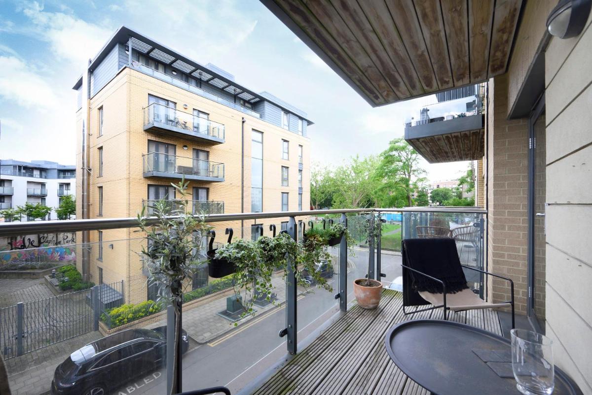 Charming 1BR Flat with Amazing Balcony - Housity