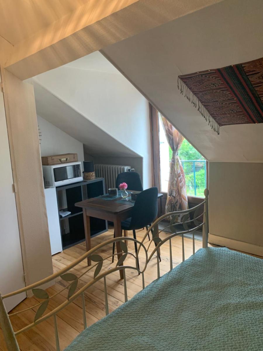 Chambre 2 personnes avec petit déjeuner - Housity
